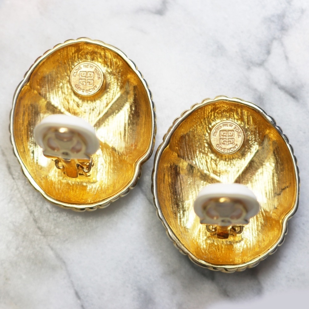 ⚜️ Vintage Givenchy Bijoux Runway Ribbed Gold Knot Clip-On Earrings - Picture 13 of 16